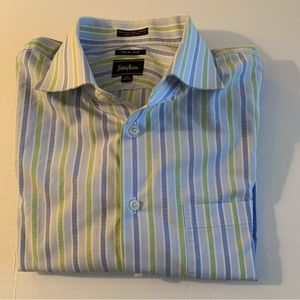 NEIMAN MARCUS. Button down, trim fit shirt. 16.5. 34/35. Blue/White/Gree…